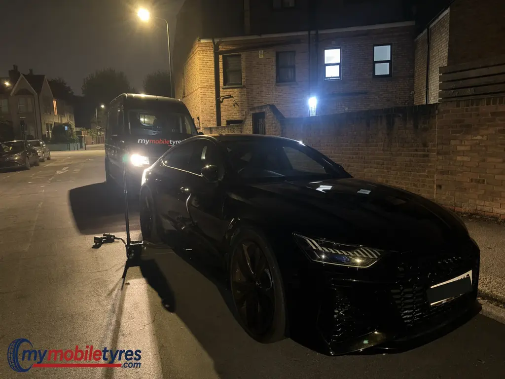 Mobile tyre fitting van serving London & the South East